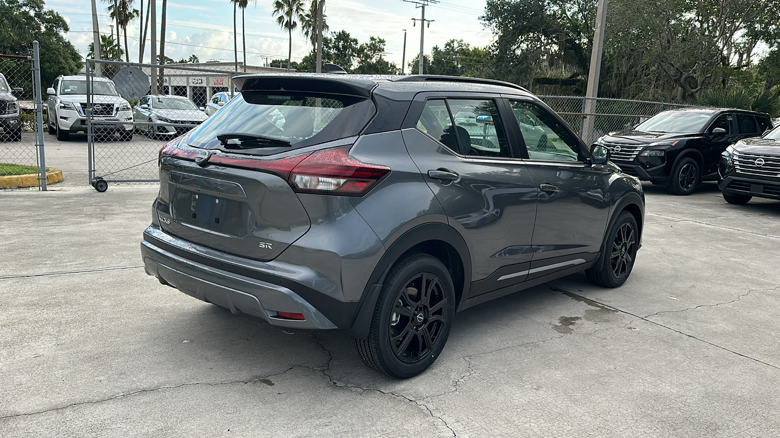 2024 Nissan Kicks SR 8