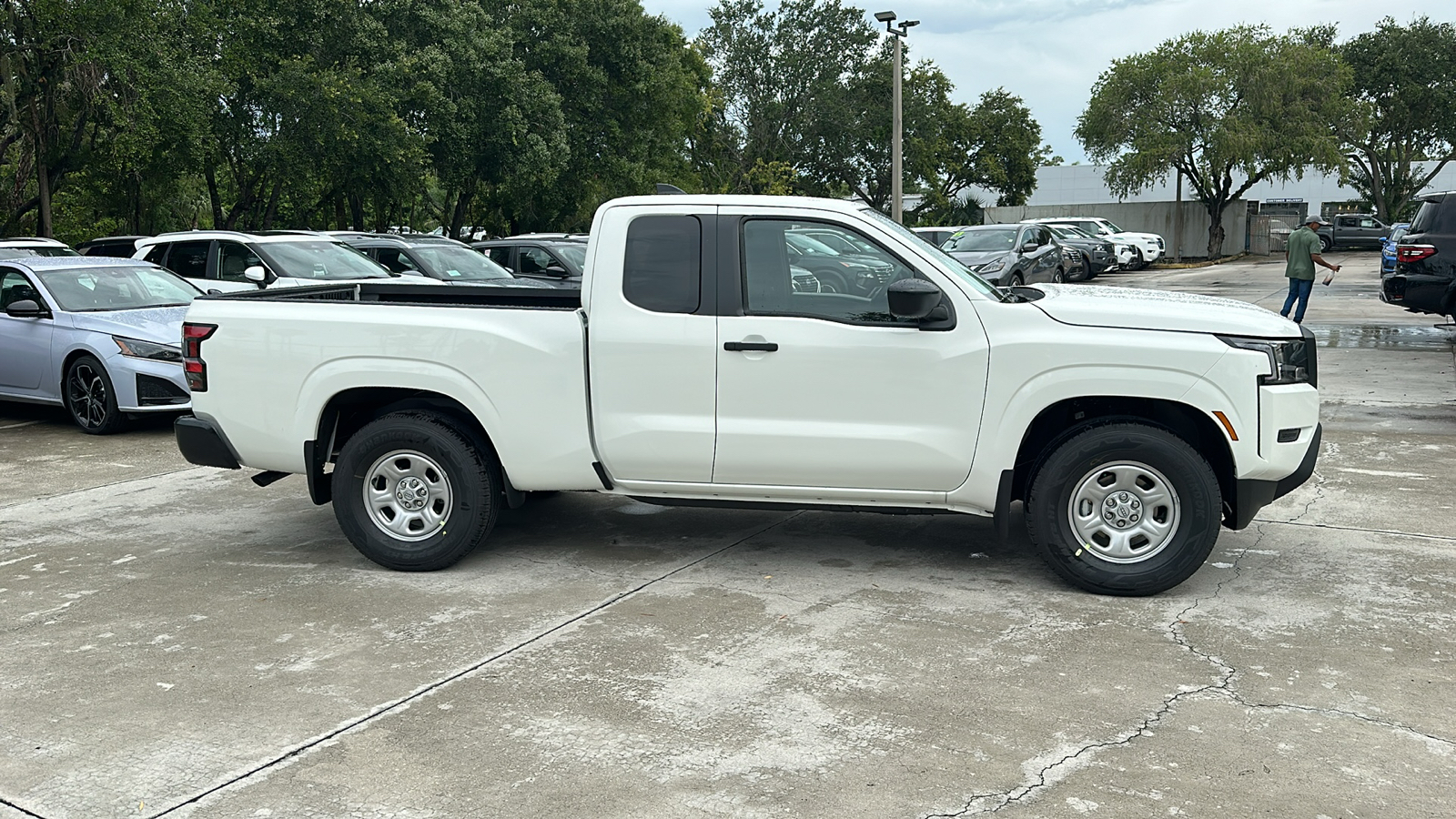 2024 Nissan Frontier S 8