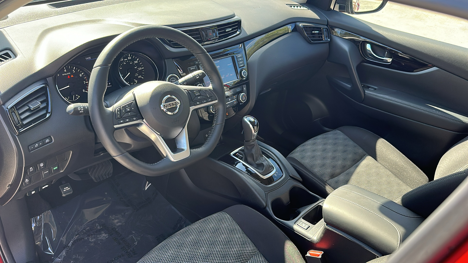 2021 Nissan Rogue Sport SV 12