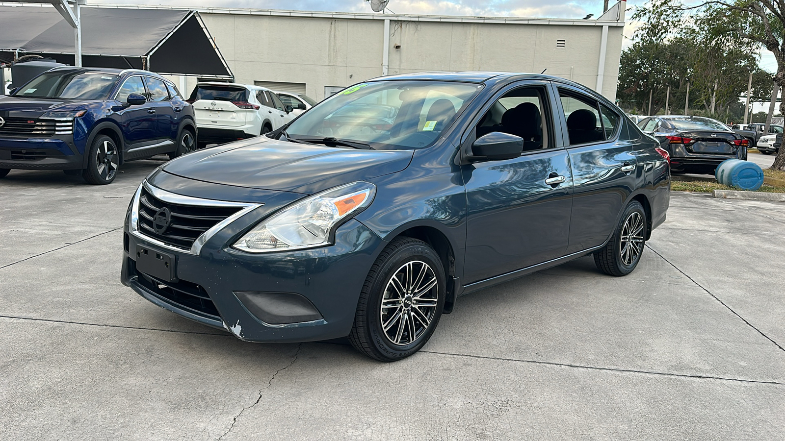 2015 Nissan Versa SV 3