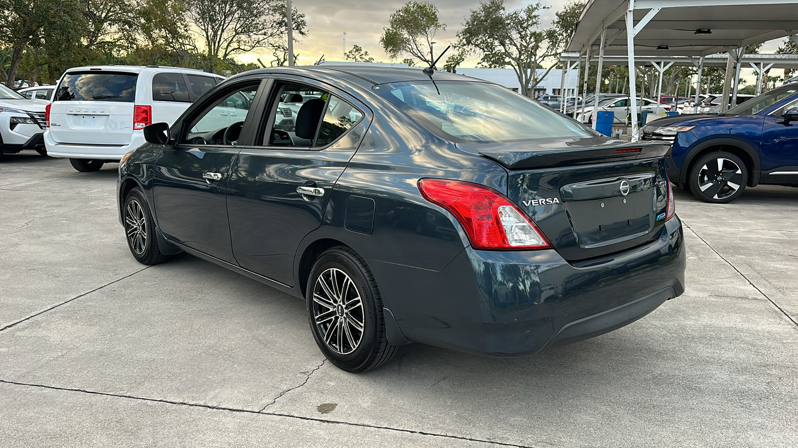 2015 Nissan Versa SV 5