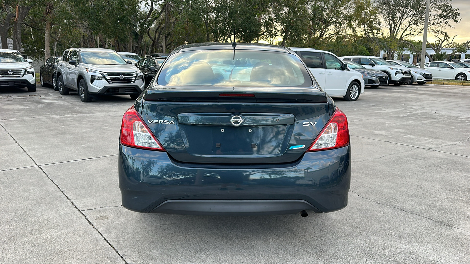 2015 Nissan Versa SV 6