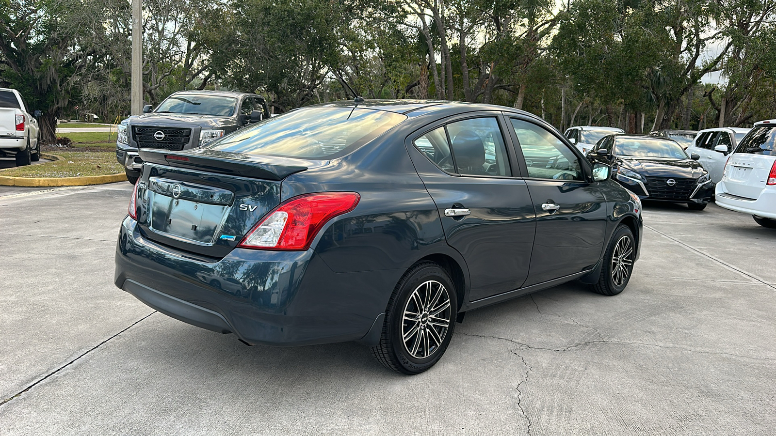 2015 Nissan Versa SV 7