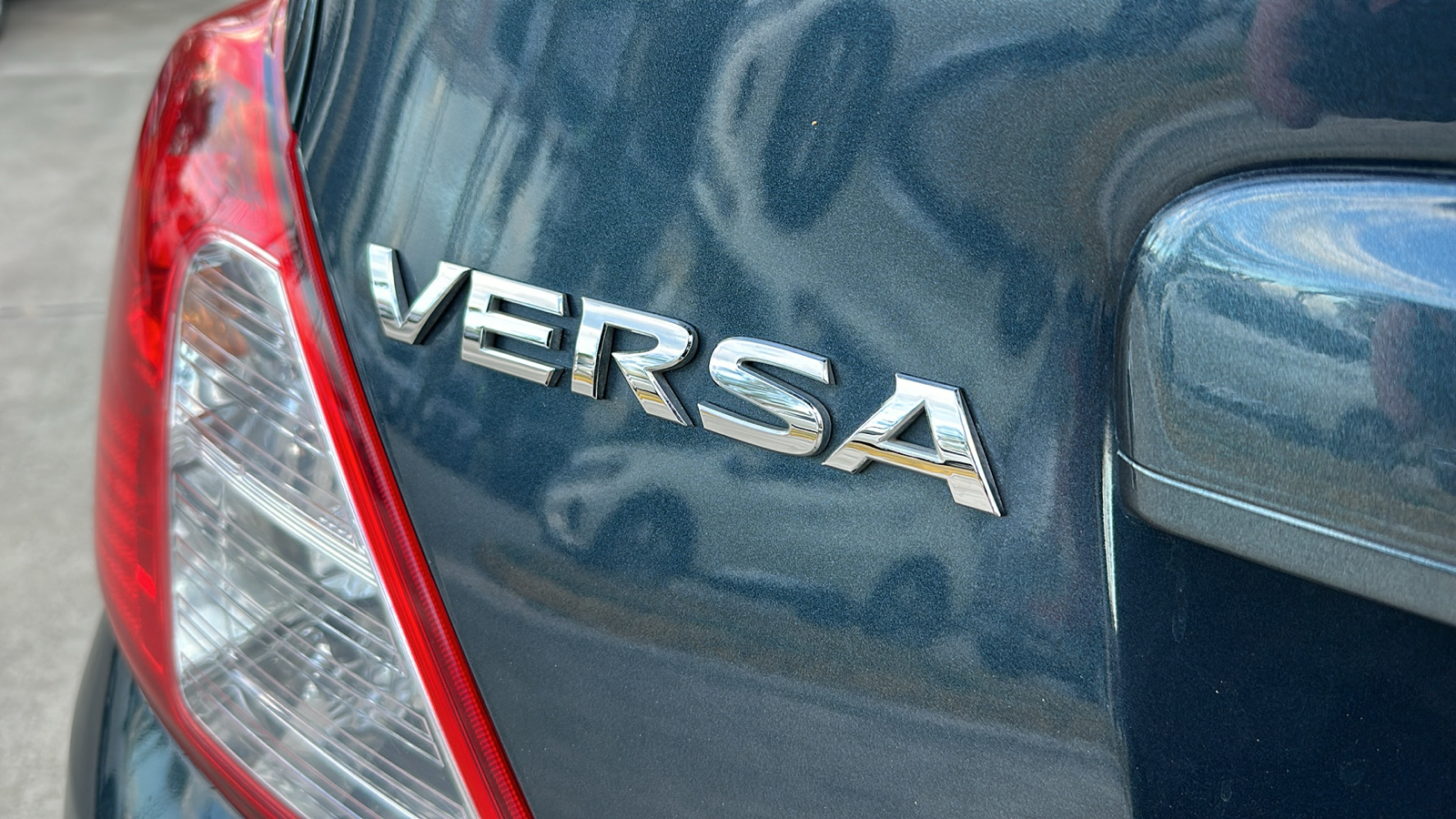 2015 Nissan Versa SV 9