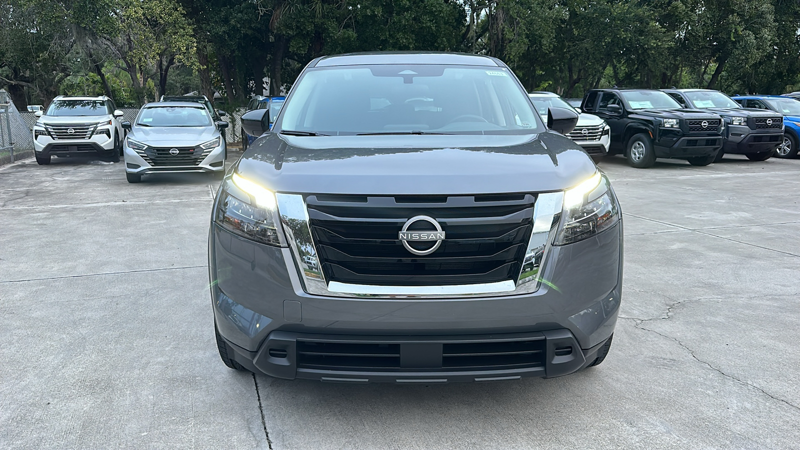 2024 Nissan Pathfinder S 2