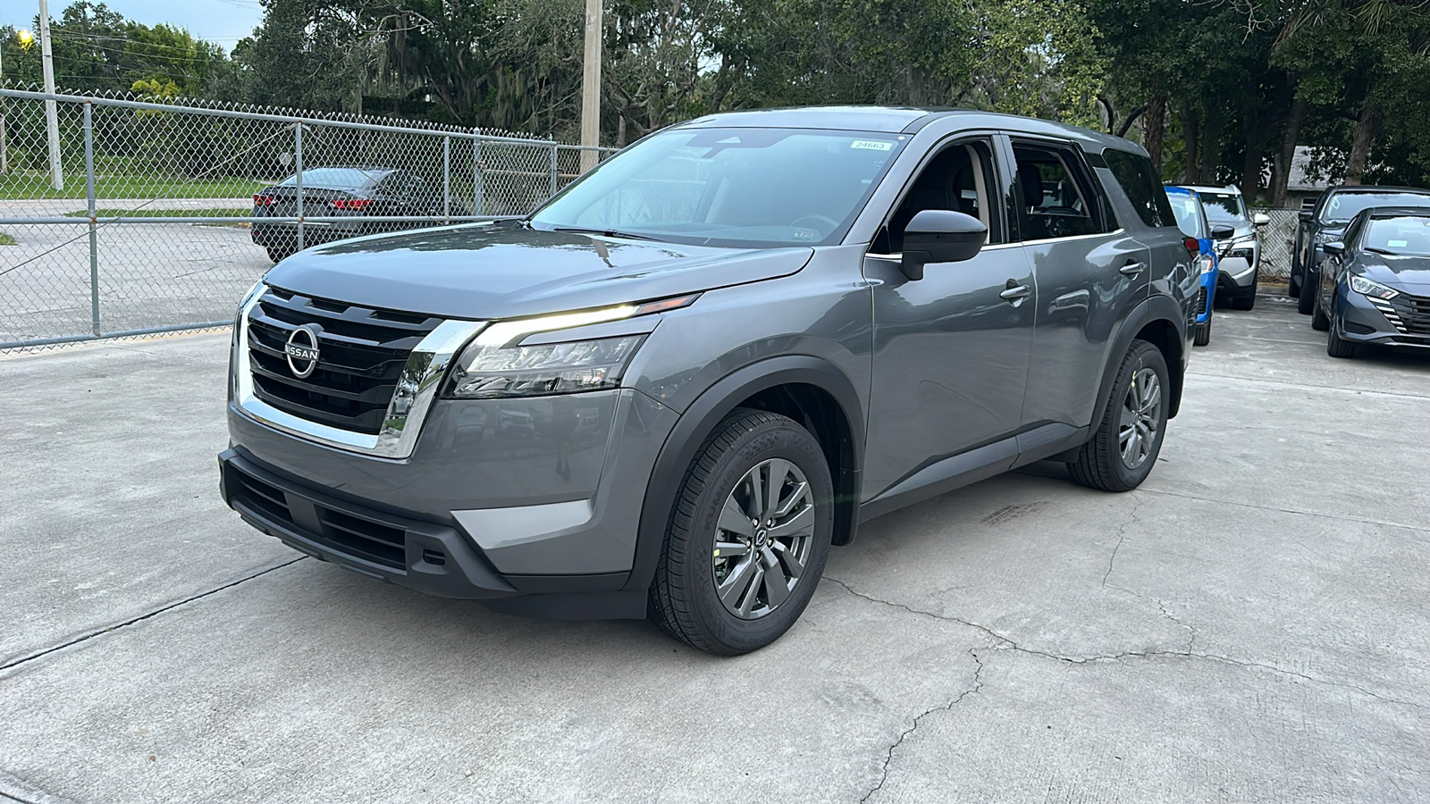 2024 Nissan Pathfinder S 3