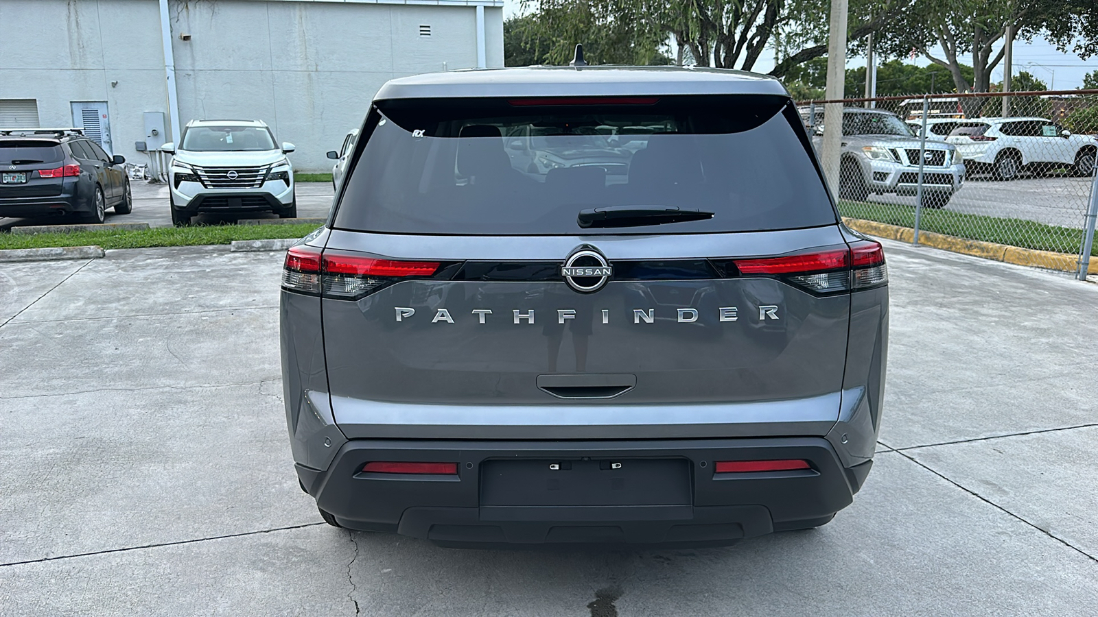 2024 Nissan Pathfinder S 6