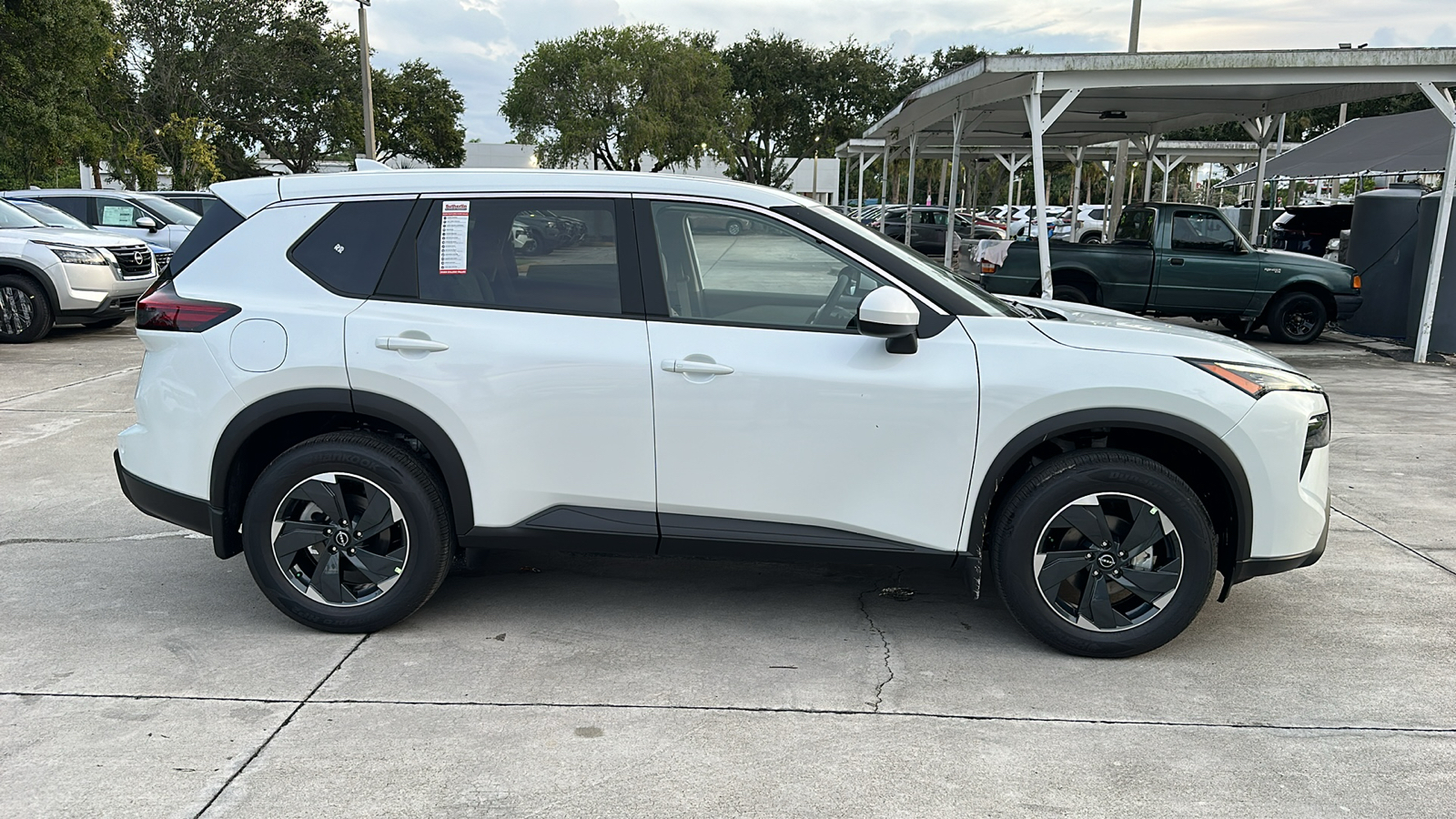 2025 Nissan Rogue SV 9