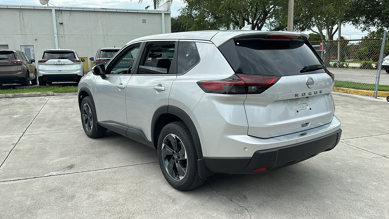 2025 Nissan Rogue SV 6