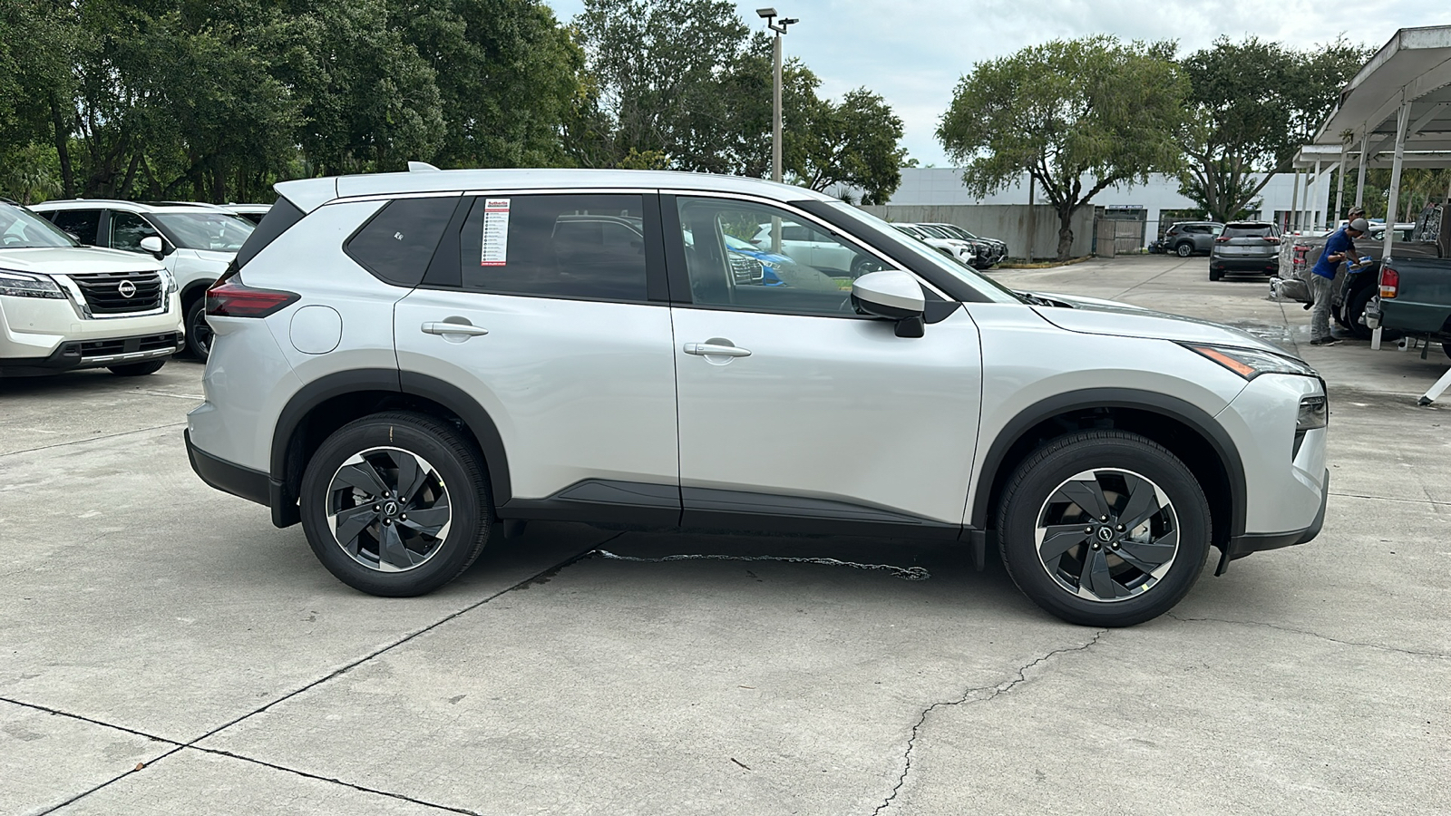 2025 Nissan Rogue SV 9