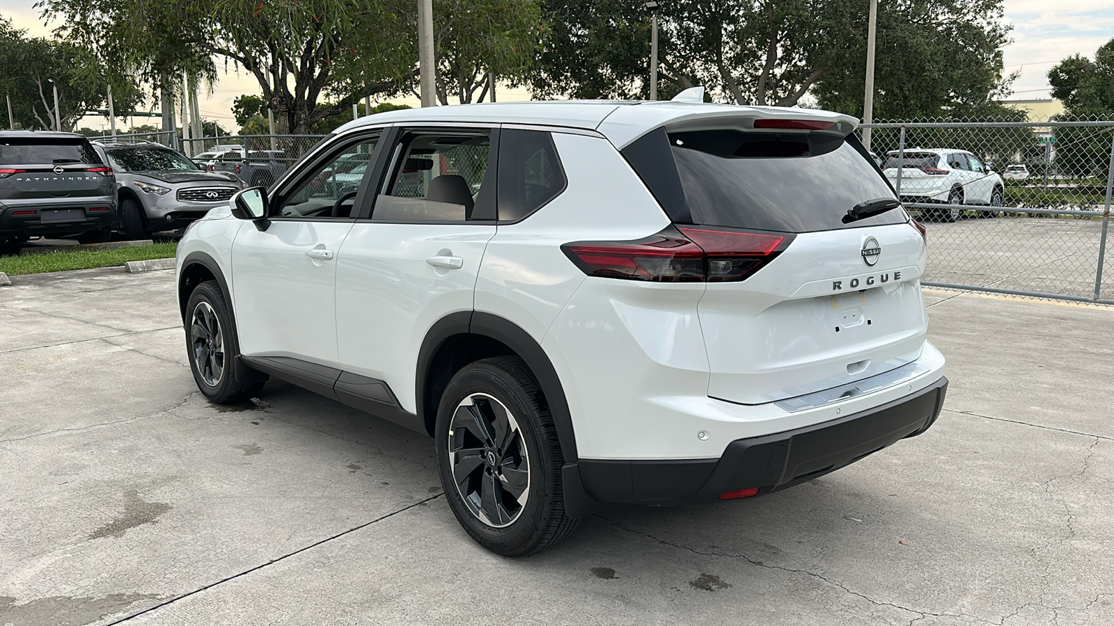 2025 Nissan Rogue SV 6