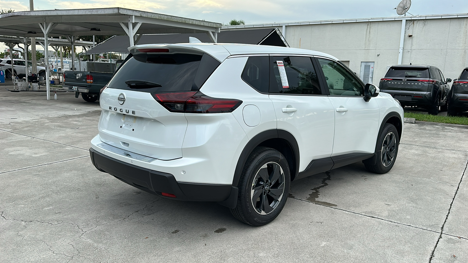 2025 Nissan Rogue SV 8