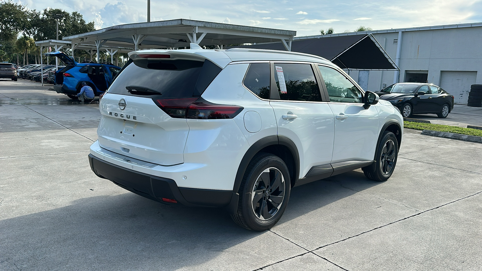 2025 Nissan Rogue SV 8