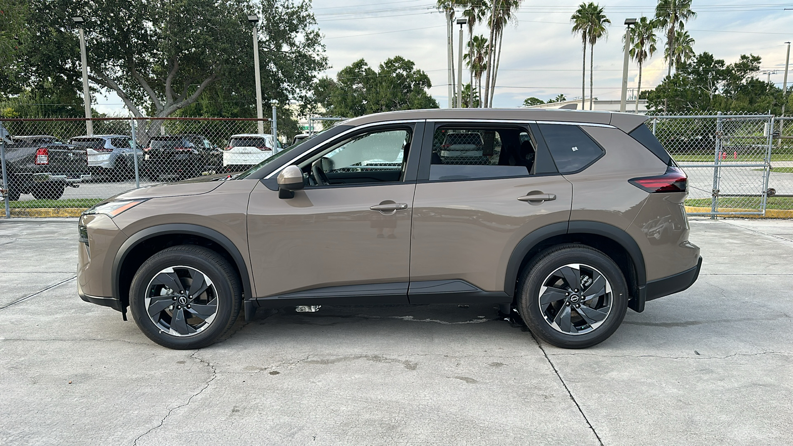 2025 Nissan Rogue SV 5