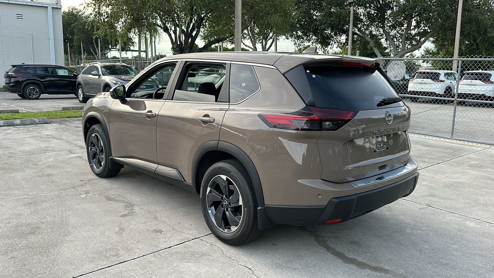 2025 Nissan Rogue SV 6