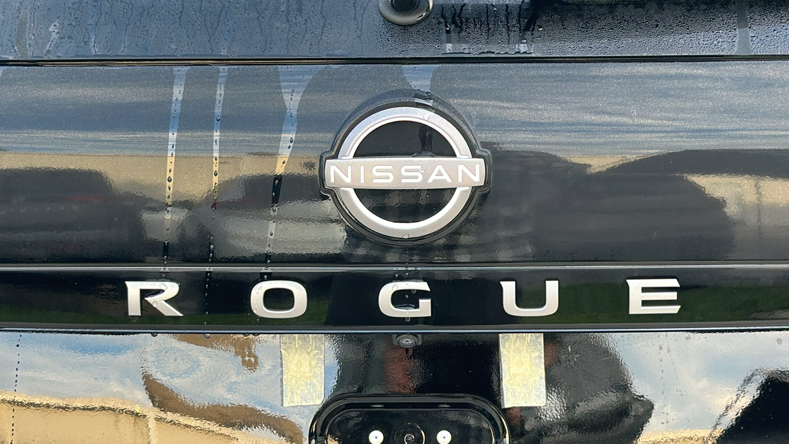 2025 Nissan Rogue SV 9