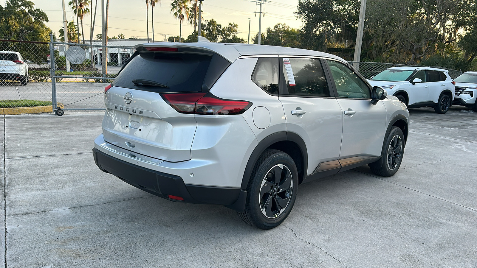 2025 Nissan Rogue SV 8