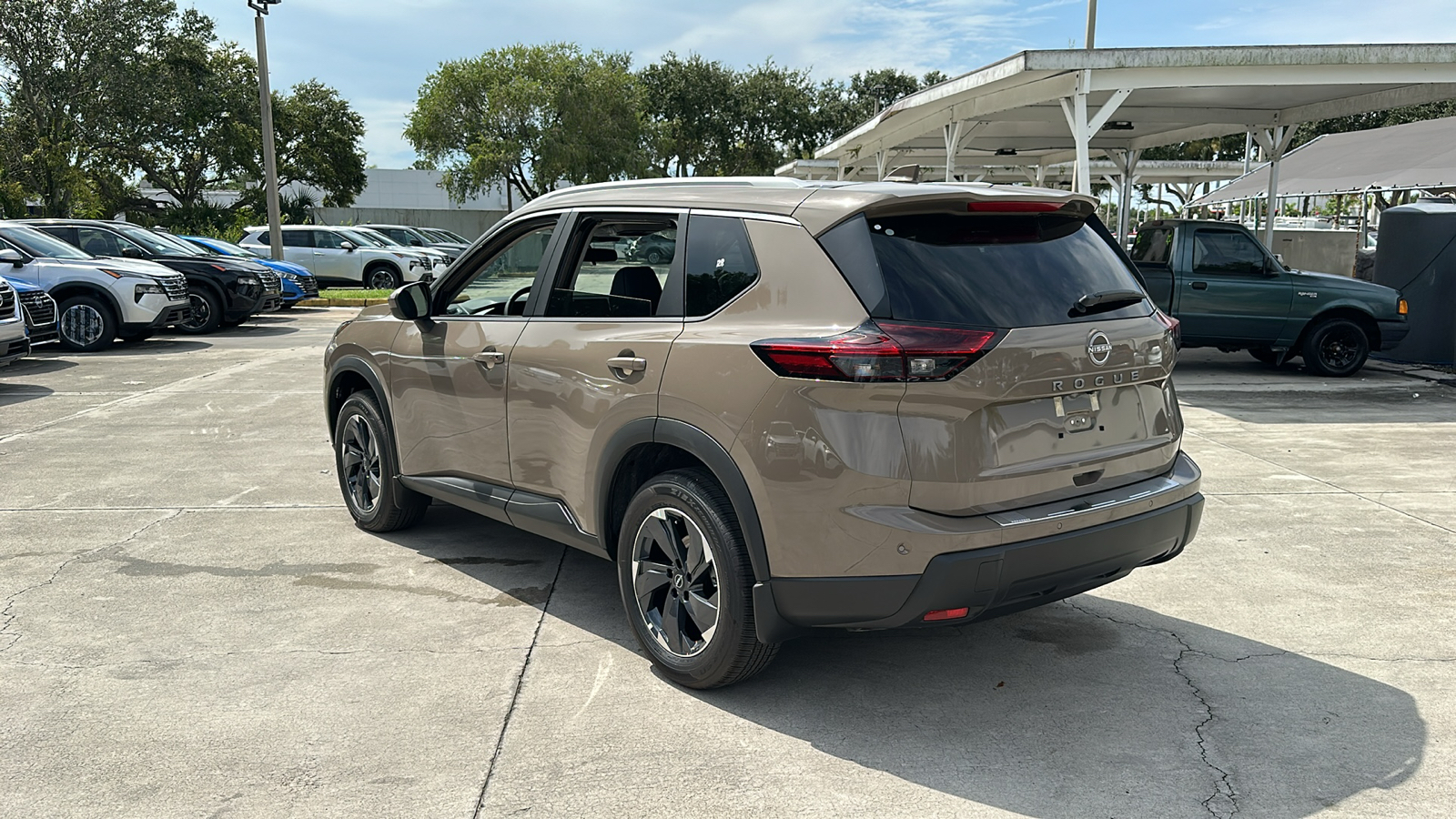 2025 Nissan Rogue SV 6