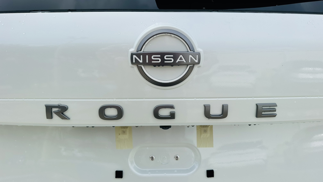 2025 Nissan Rogue SV 10