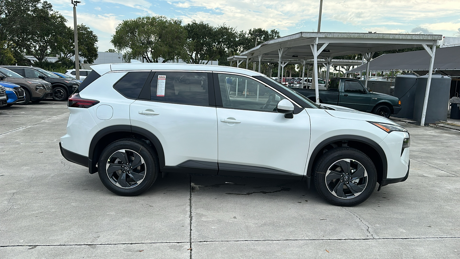 2025 Nissan Rogue SV 9