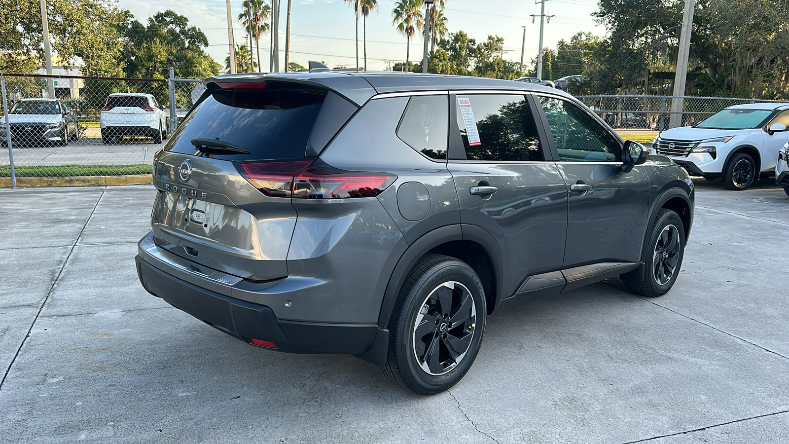 2025 Nissan Rogue SV 8