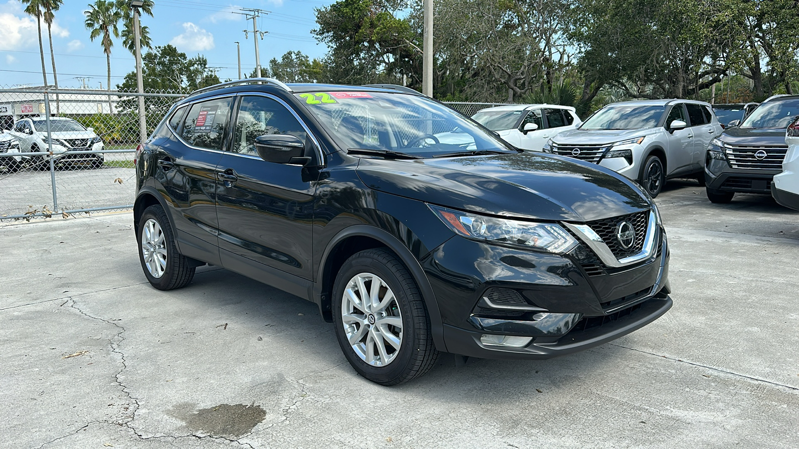 2022 Nissan Rogue Sport SV 1