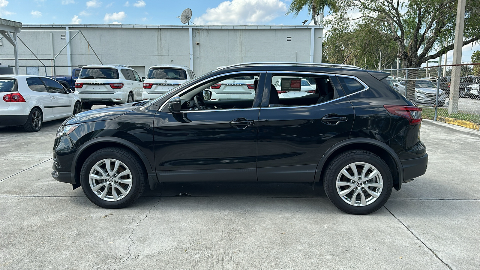 2022 Nissan Rogue Sport SV 4