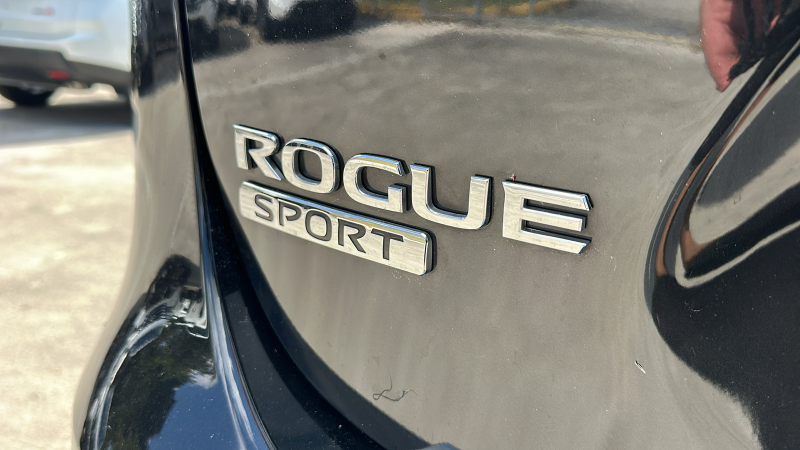 2022 Nissan Rogue Sport SV 9