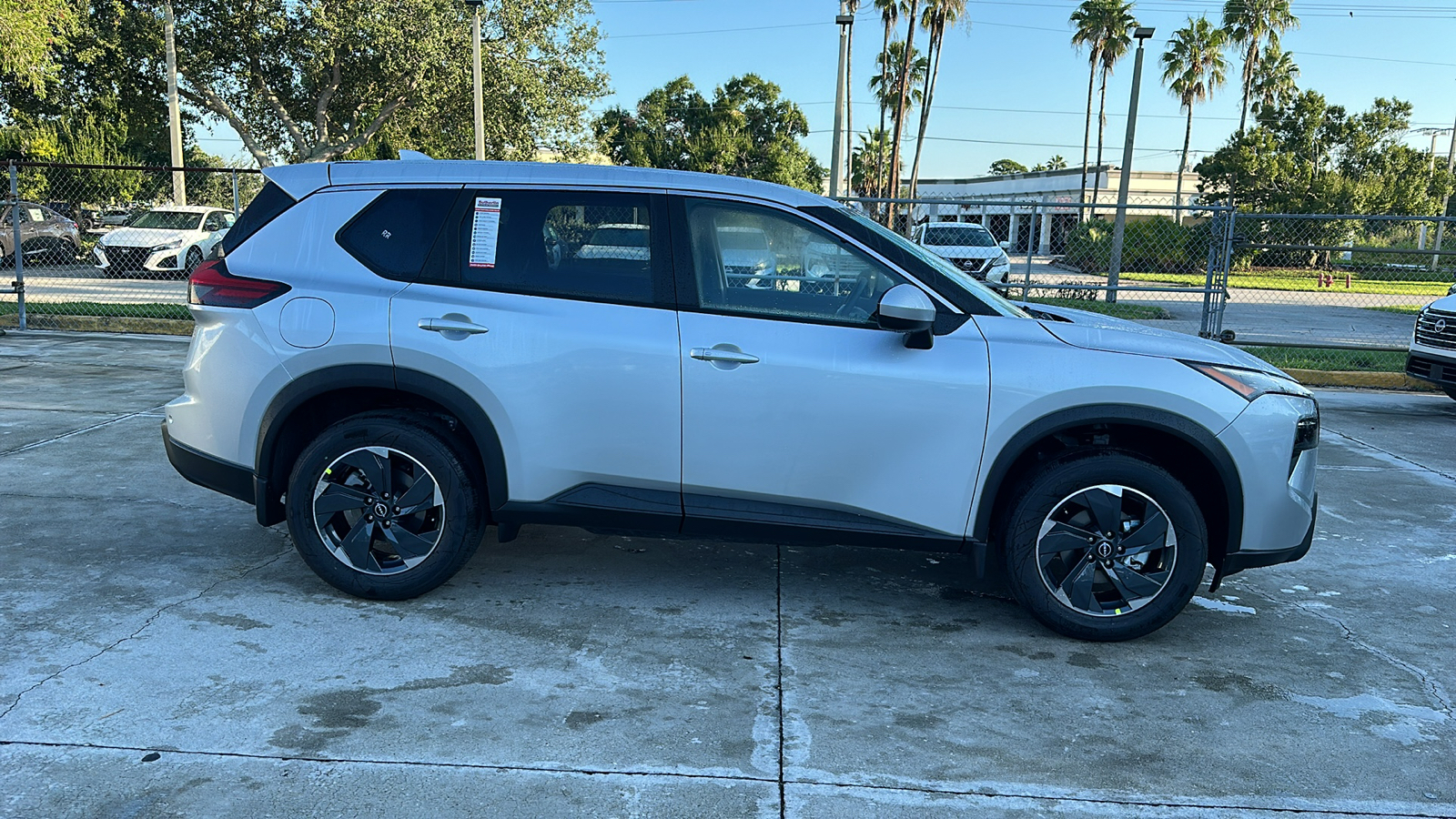 2025 Nissan Rogue SV 8