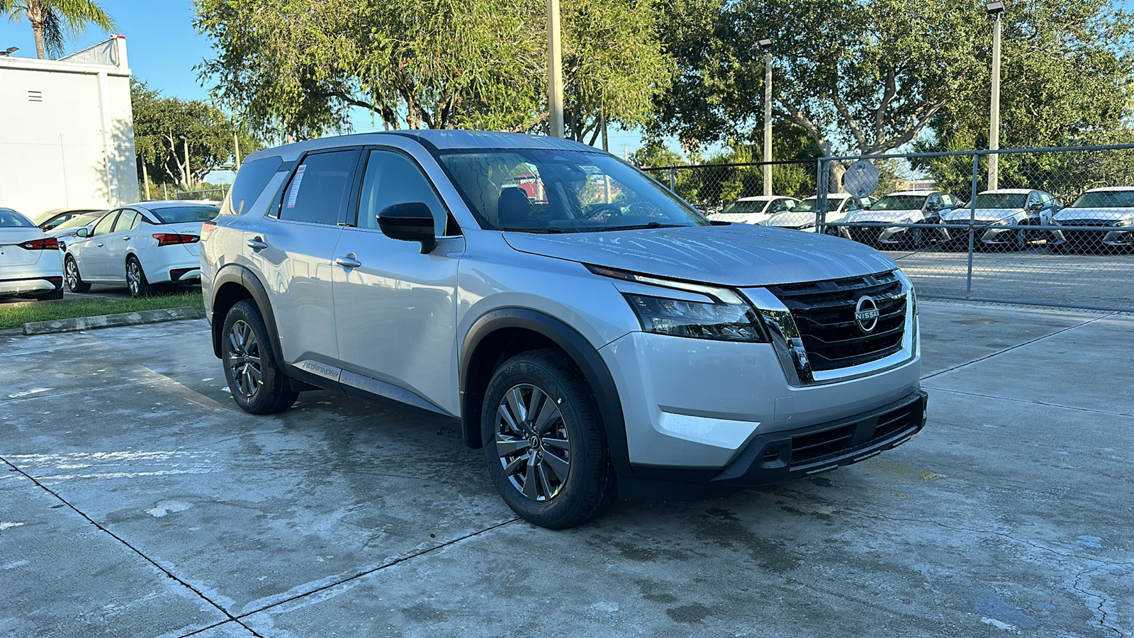 2024 Nissan Pathfinder S 1