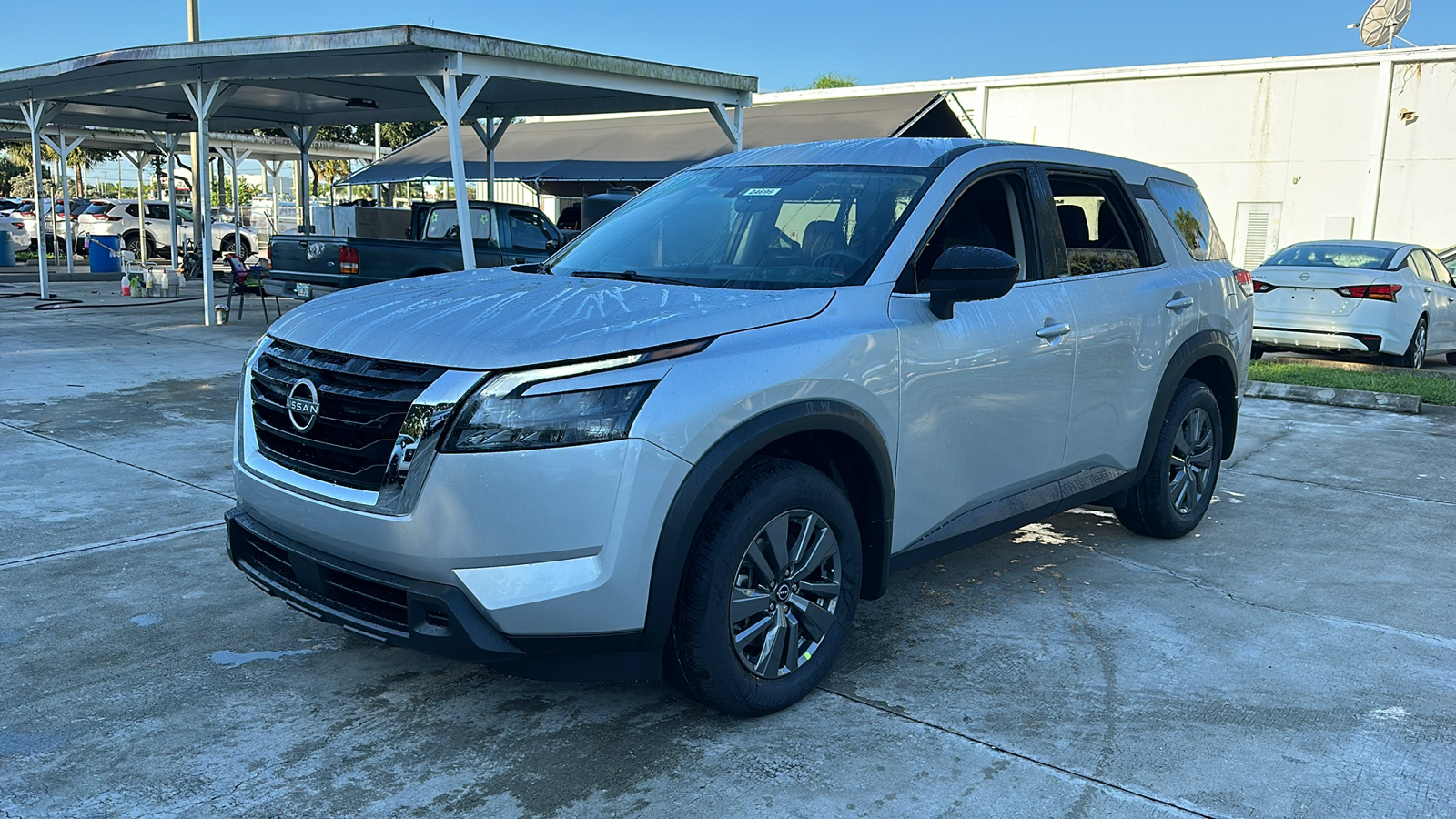 2024 Nissan Pathfinder S 3