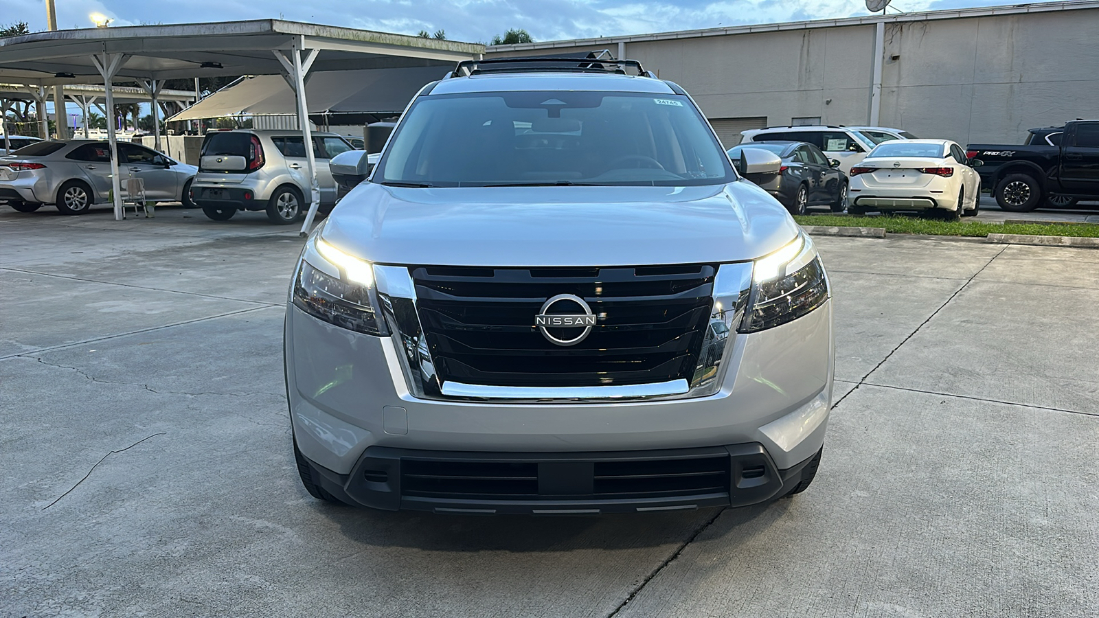 2024 Nissan Pathfinder SV 2