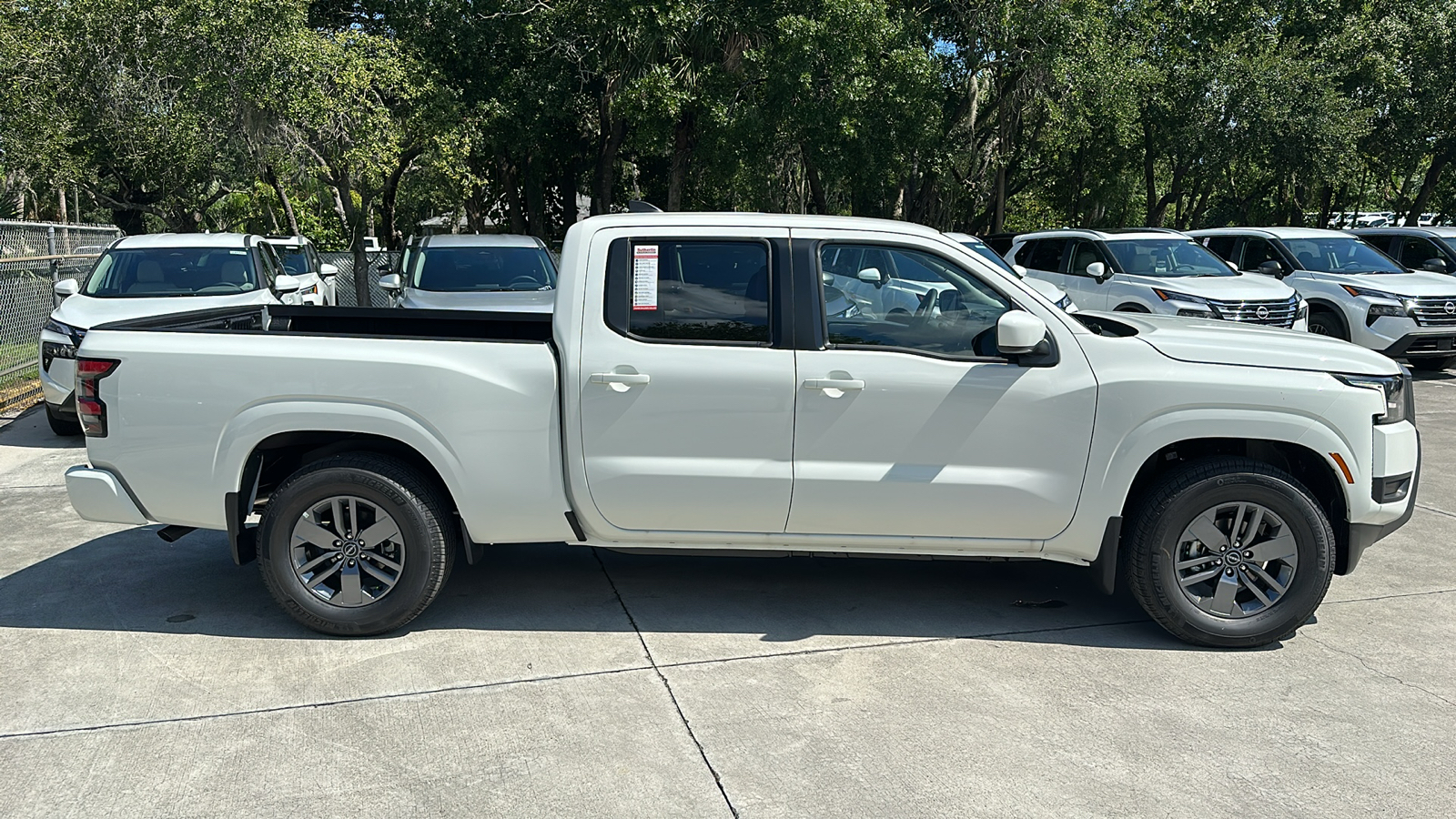 2025 Nissan Frontier SV 8