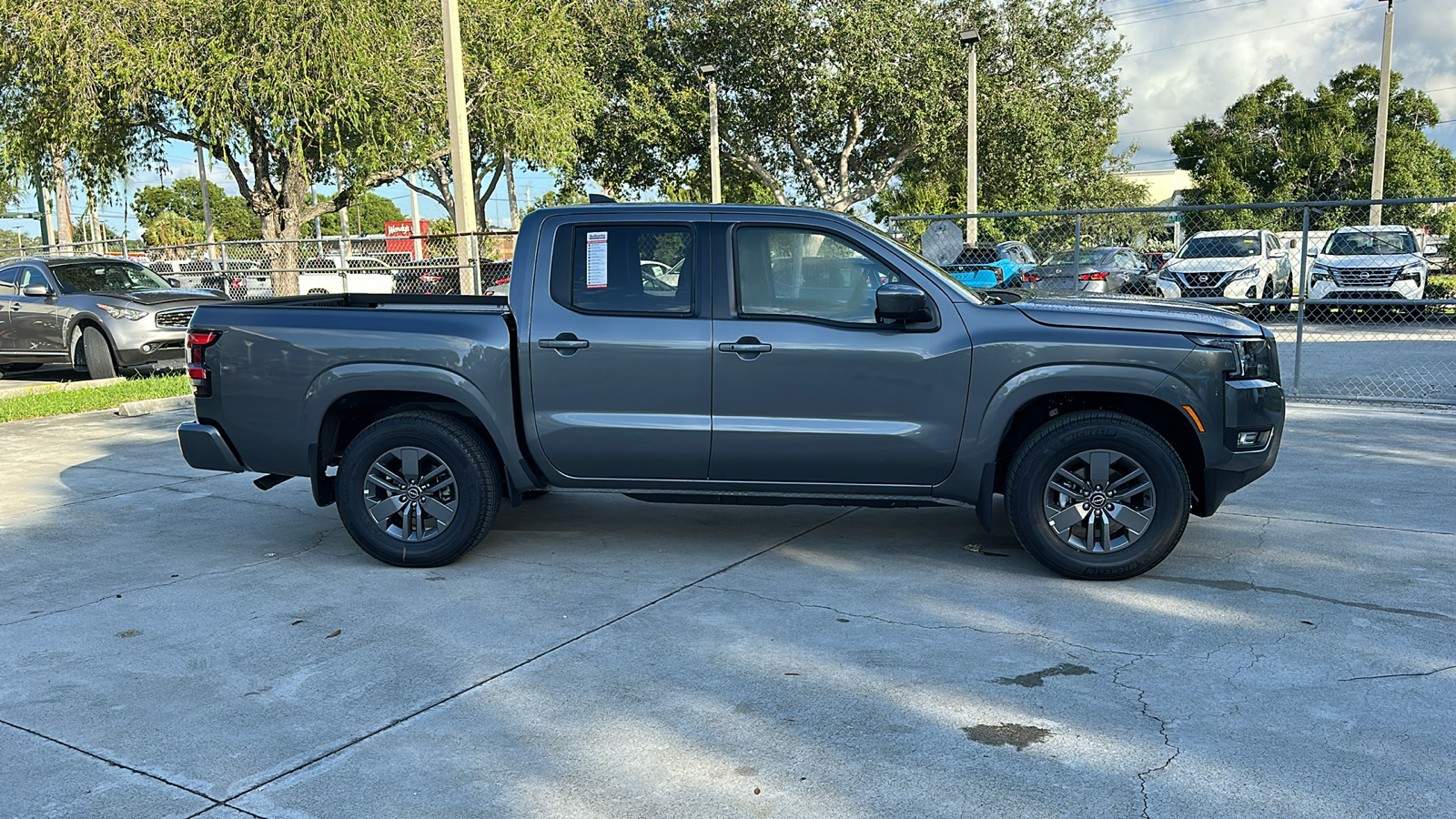 2025 Nissan Frontier SV 8