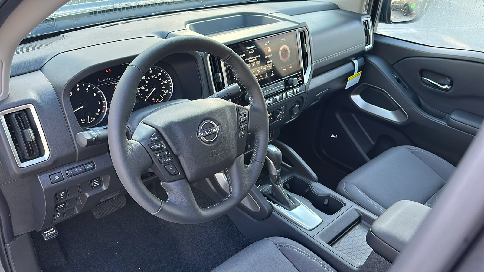 2025 Nissan Frontier SV 10