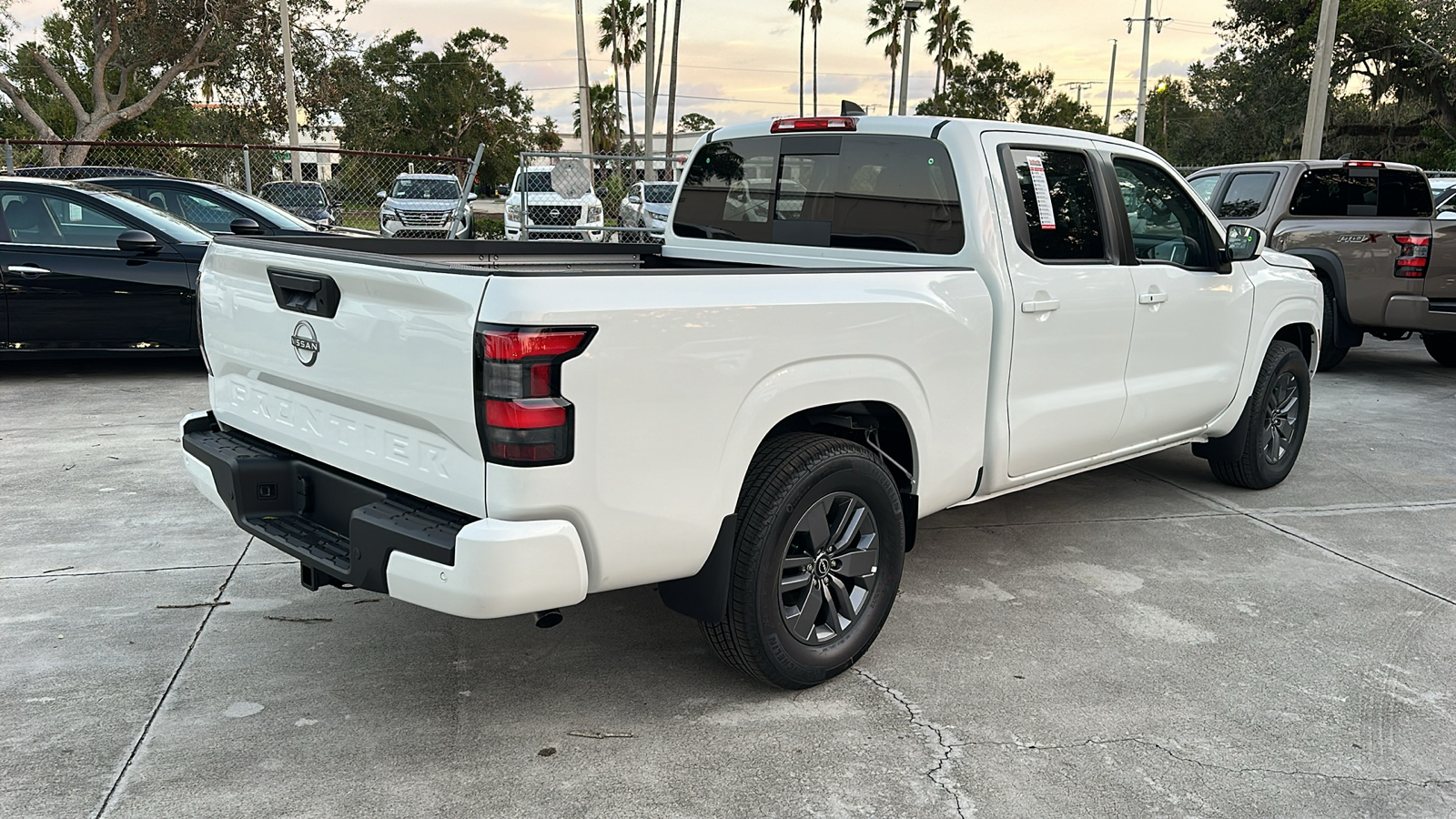 2025 Nissan Frontier SV 7