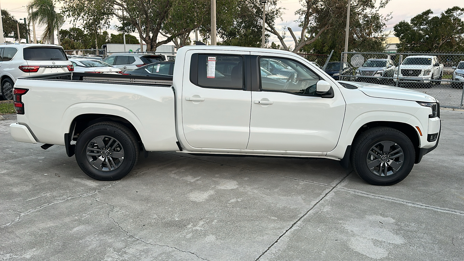 2025 Nissan Frontier SV 8