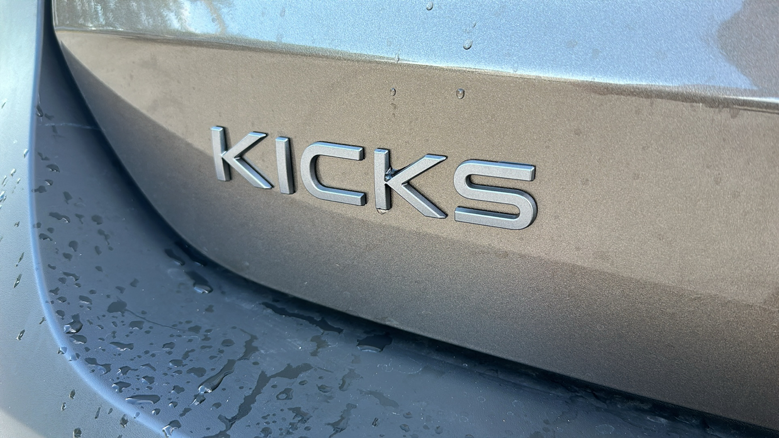 2025 Nissan Kicks S 10