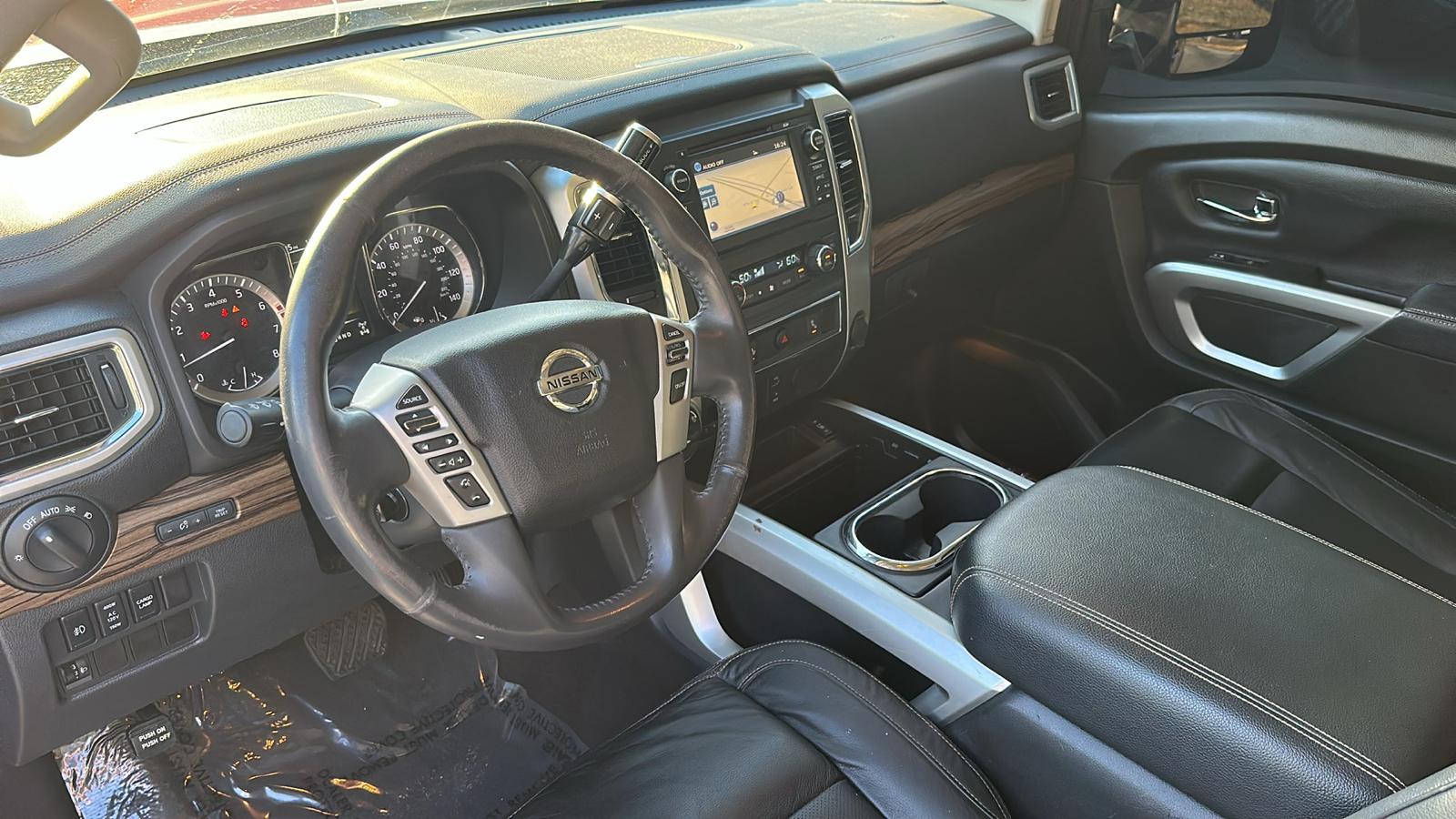 2017 Nissan Titan XD SL 12