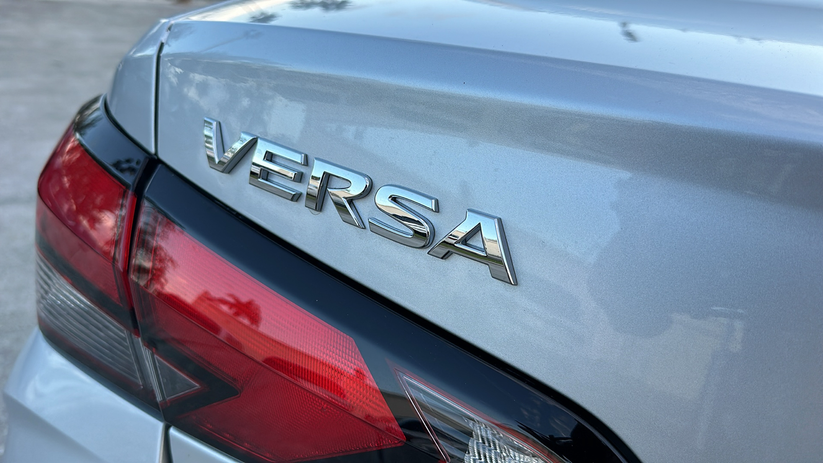 2024 Nissan Versa S 9