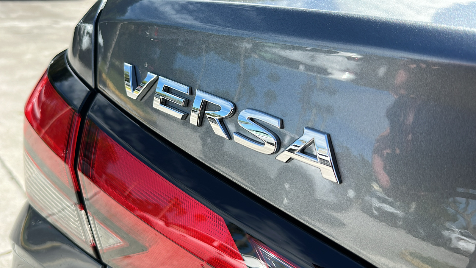 2024 Nissan Versa S 9