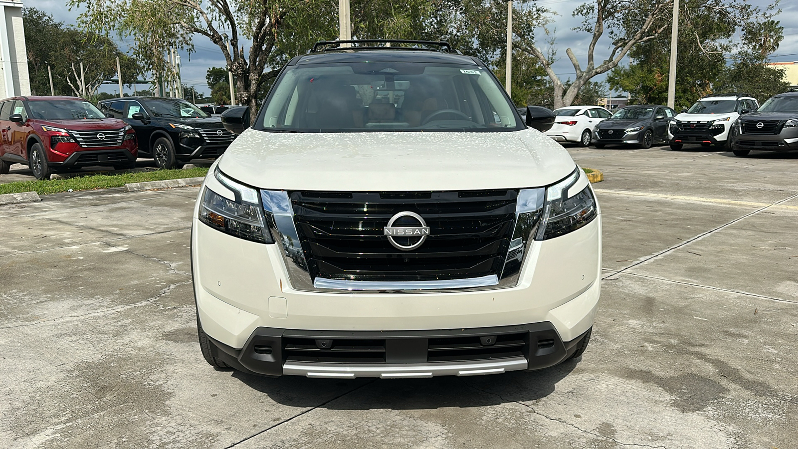 2024 Nissan Pathfinder Platinum 2