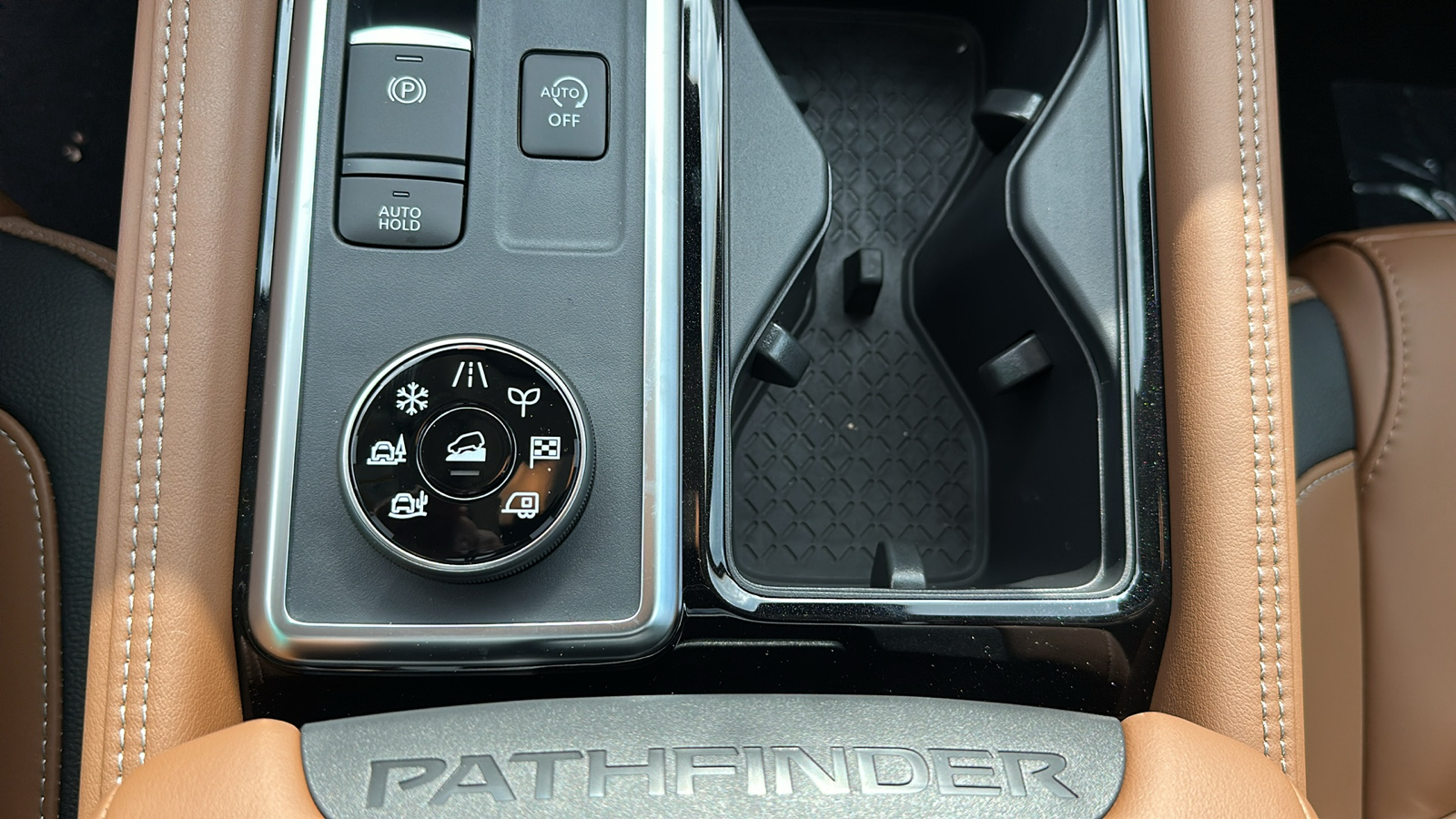 2024 Nissan Pathfinder Platinum 27