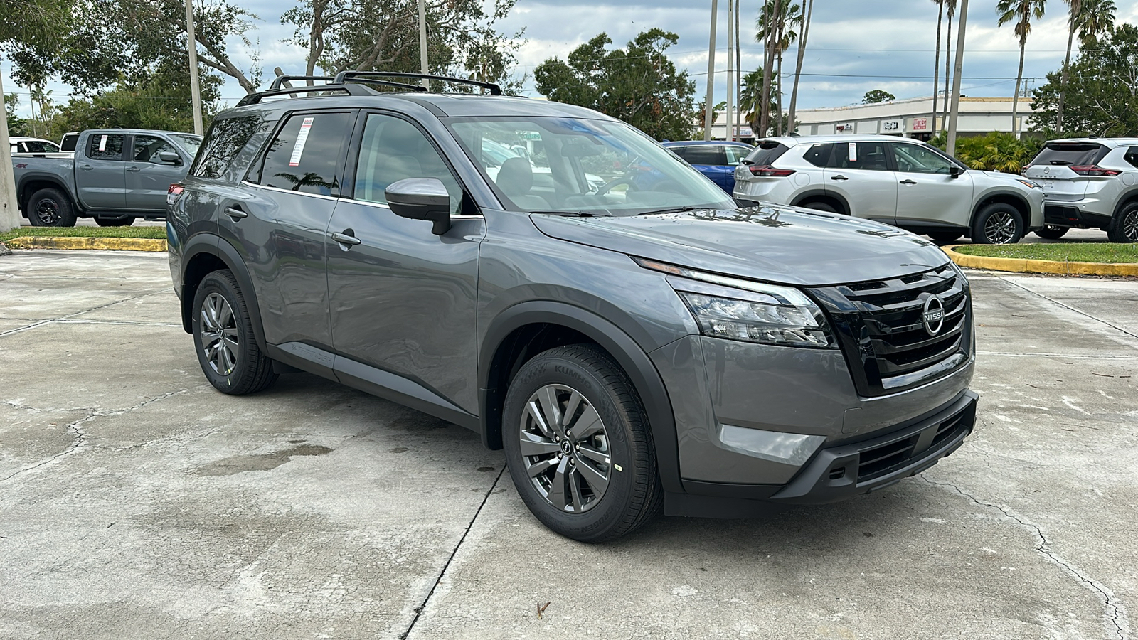 2024 Nissan Pathfinder SV 1