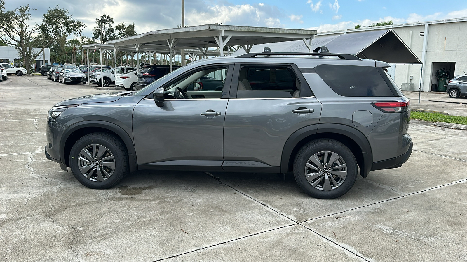 2024 Nissan Pathfinder SV 4