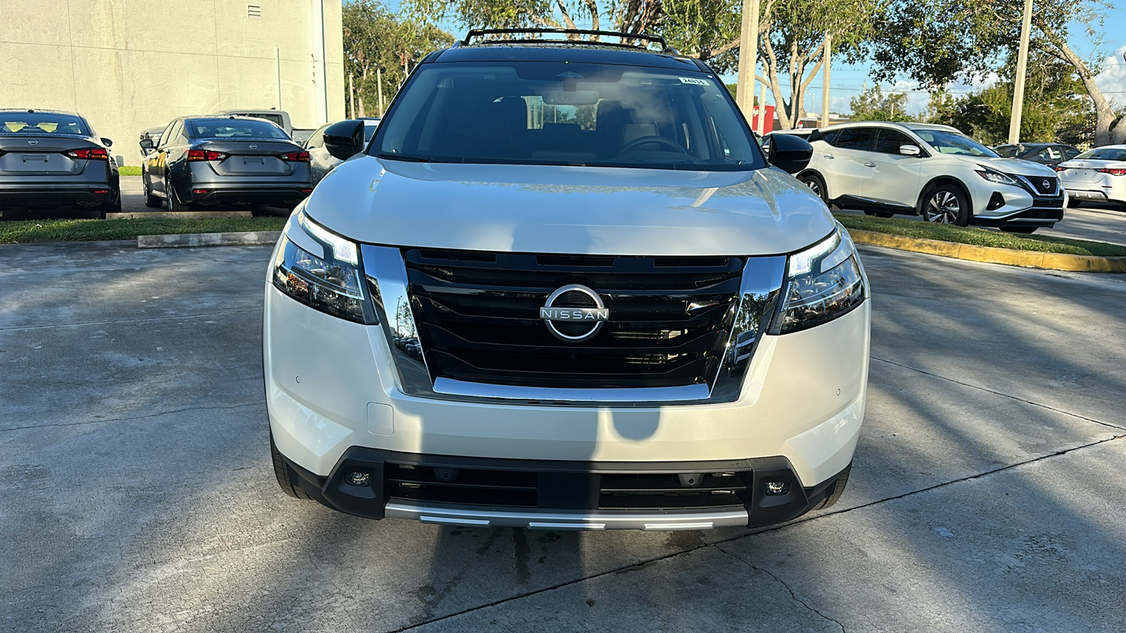 2024 Nissan Pathfinder Platinum 2