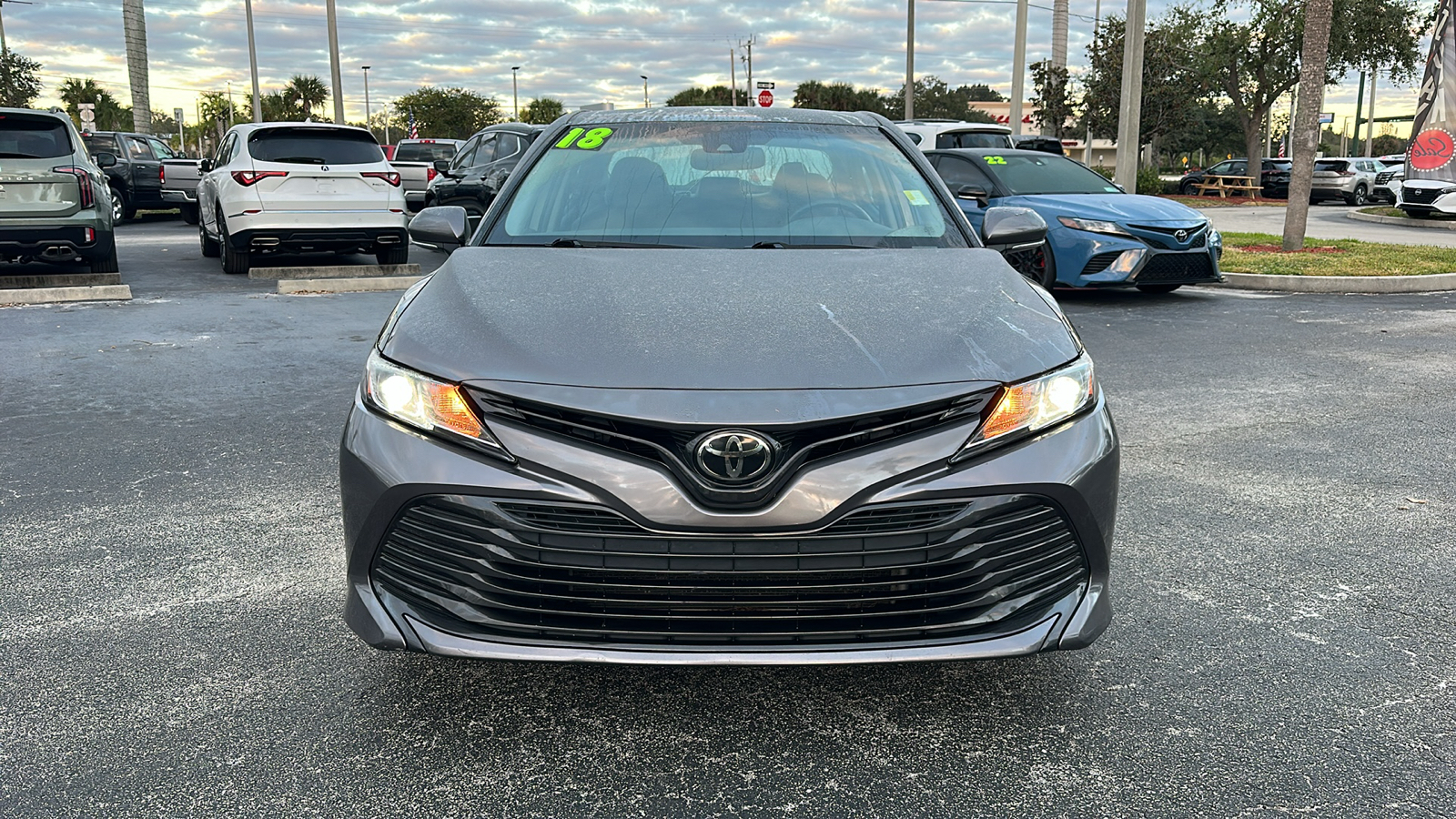 2018 Toyota Camry SE 2