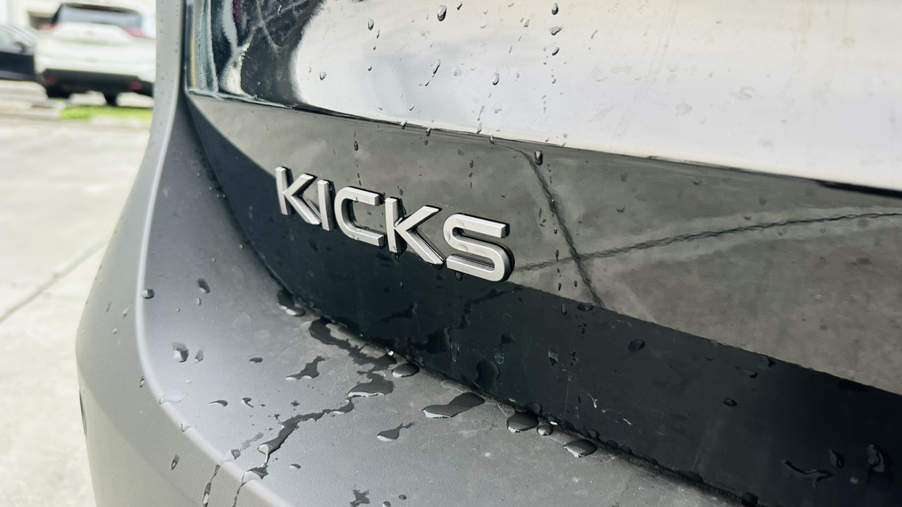 2025 Nissan Kicks S 9