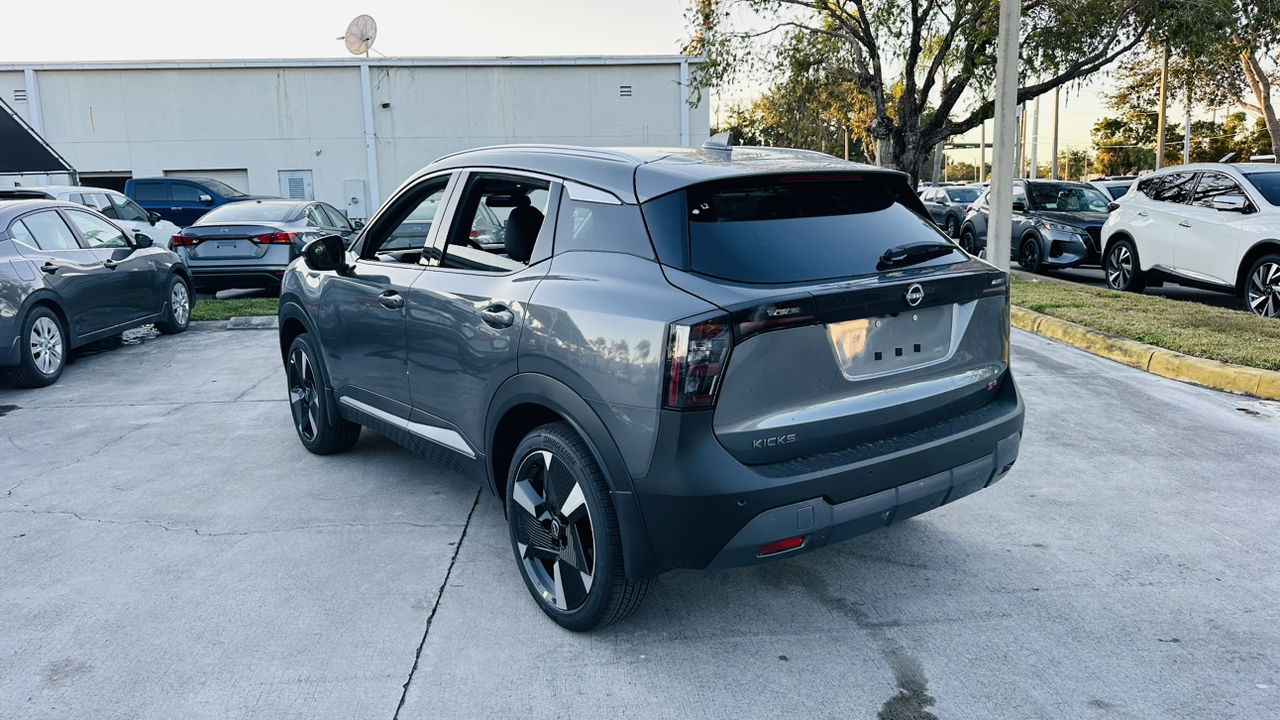 2025 Nissan Kicks SR 5