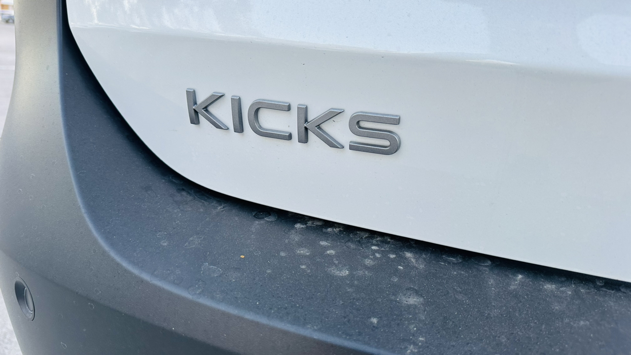 2025 Nissan Kicks SR 9